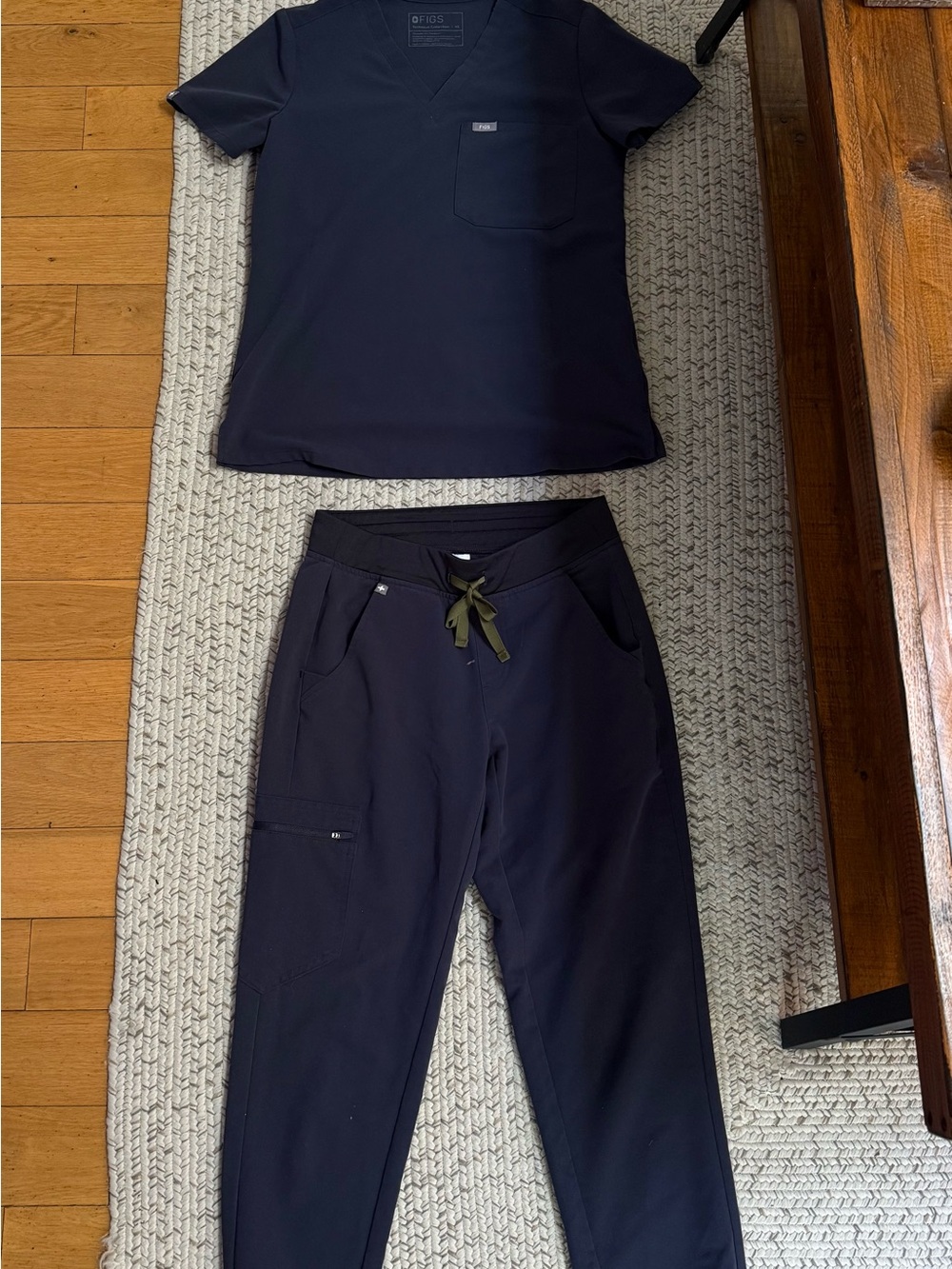FIGS Quiet Navy Scrub Set - XS